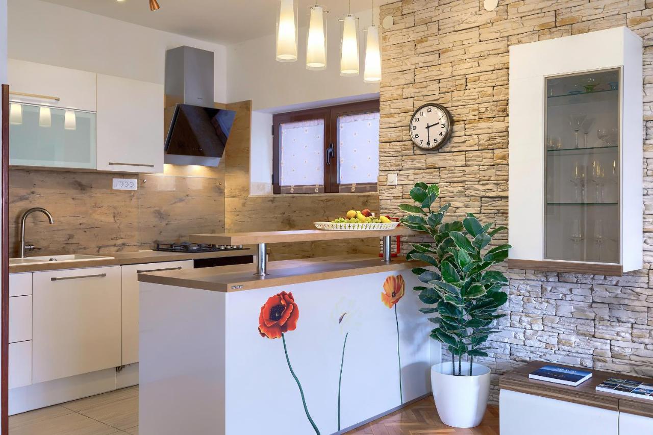 Stylish Flats With Two Bedrooms In Premantura Exteriör bild