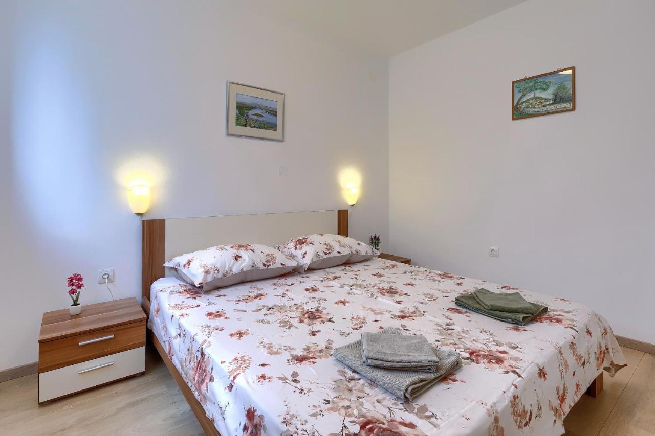 Stylish Flats With Two Bedrooms In Premantura Exteriör bild