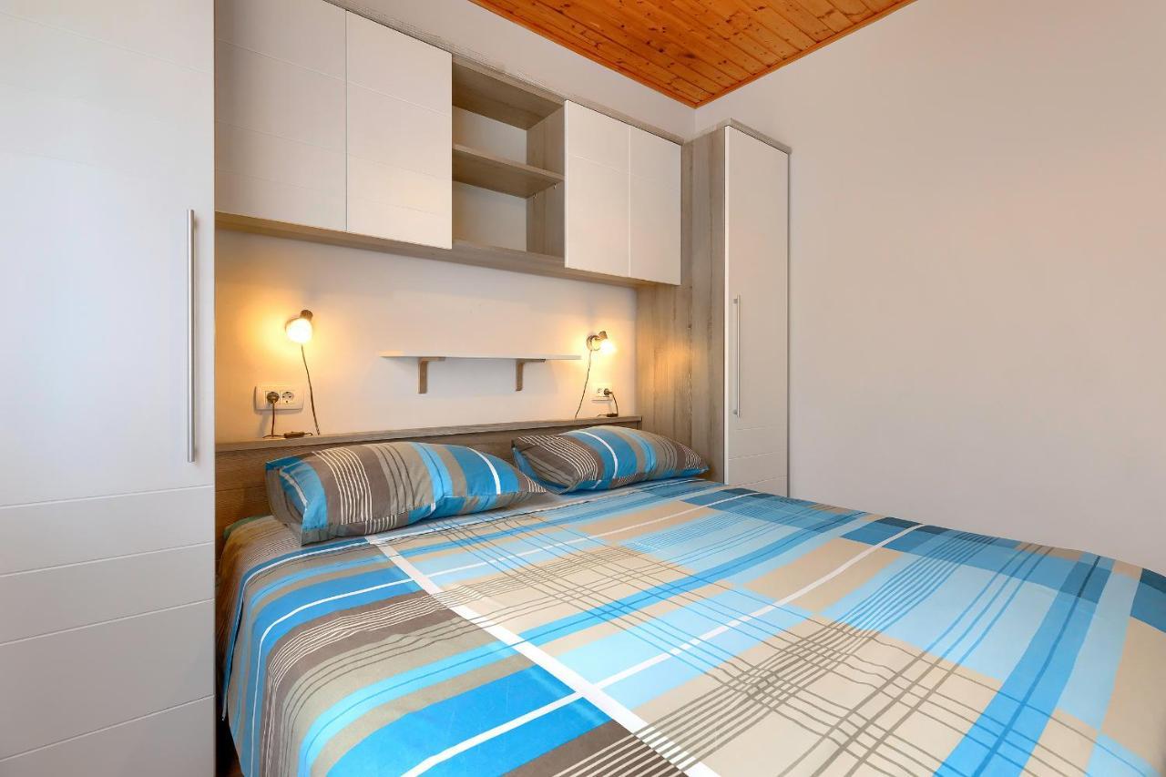 Stylish Flats With Two Bedrooms In Premantura Exteriör bild